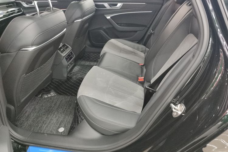 奥迪A6L 2024款 45 TFSI quattro 臻选动感型中控内饰7004