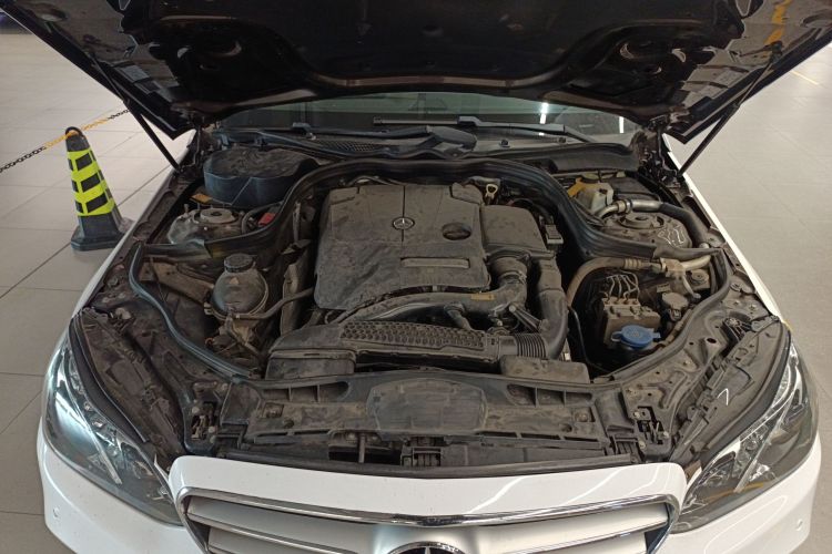 奔驰E级 2015款 E 200 L 运动型机舱底盘24