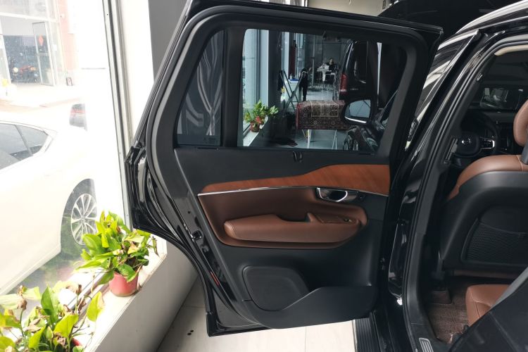 沃尔沃XC90 2020款 改款 T6 智逸豪华版 7座中控内饰49