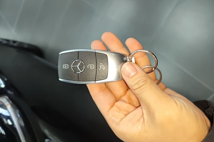 奔驰GLB 2024款 改款 GLB 220 时尚型中控内饰7001