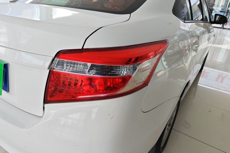 丰田 威驰 2014款 1.5L 手动智臻版车身外观9