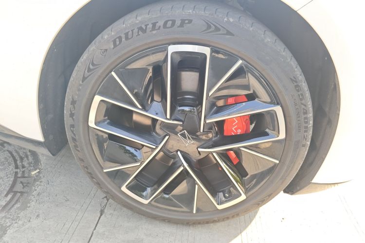 阿维塔12 2025款 Ultra增程版车身外观10