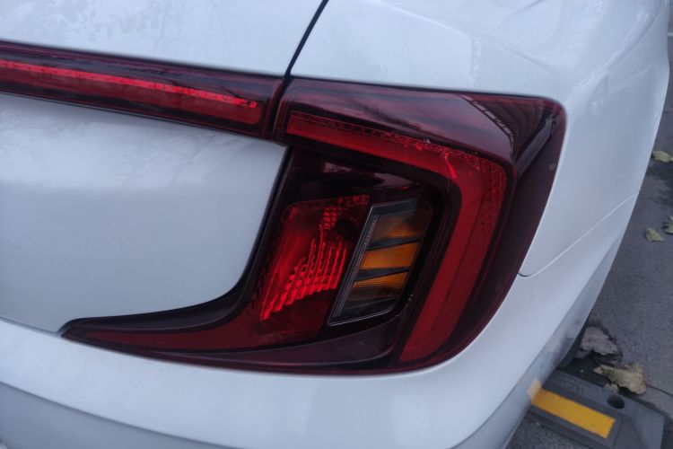 现代 名图 2021款 1.8L CVT GLX精英版车身外观9