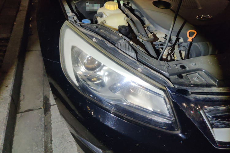 奇瑞 艾瑞泽7 2015款 1.6L 手动致享版车身外观8