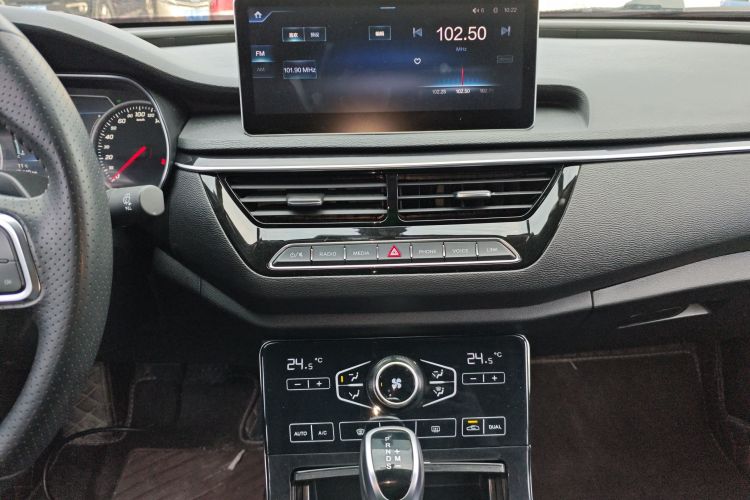 红旗H5 2019款 30TD 型动版中控内饰16