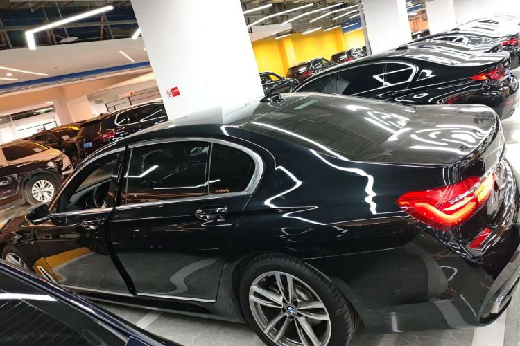 宝马7系 2018款 730Li 尊享型 M运动套装车身外观6003