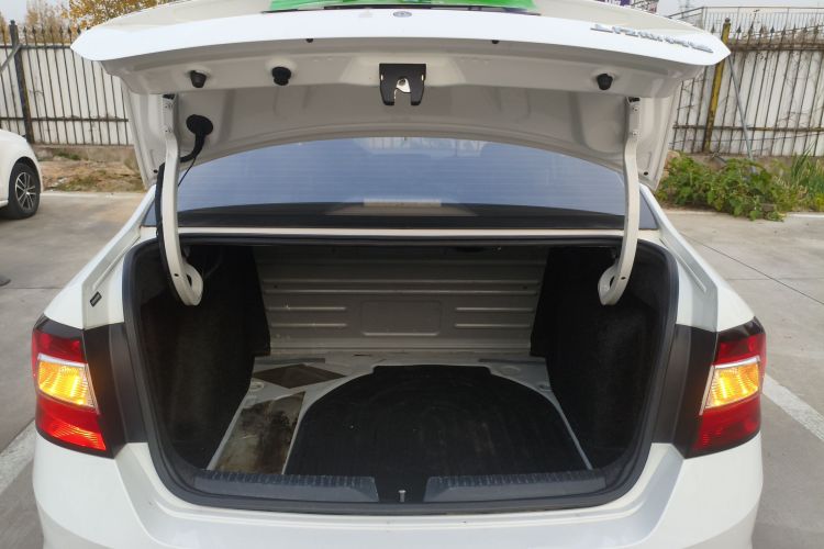 斯柯达 昕锐 2018款 1.4L 手动标准版机舱底盘23