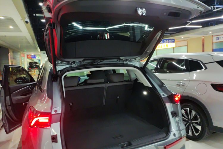 别克E5 2023款 臻享标准续航版机舱底盘23