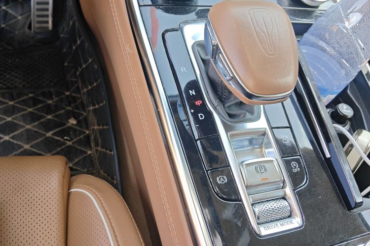 红旗H9 2020款 2.0T 智联旗享版中控内饰18