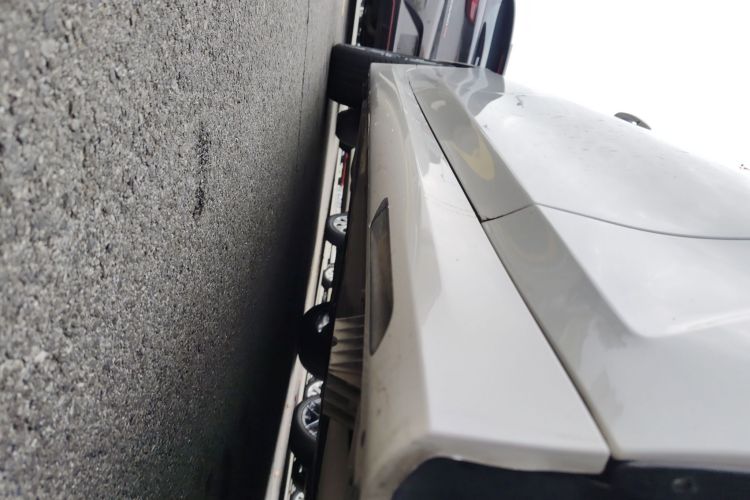 宝马3系 2025款 330Li 尊享型 M运动曜夜套装局部细节9001