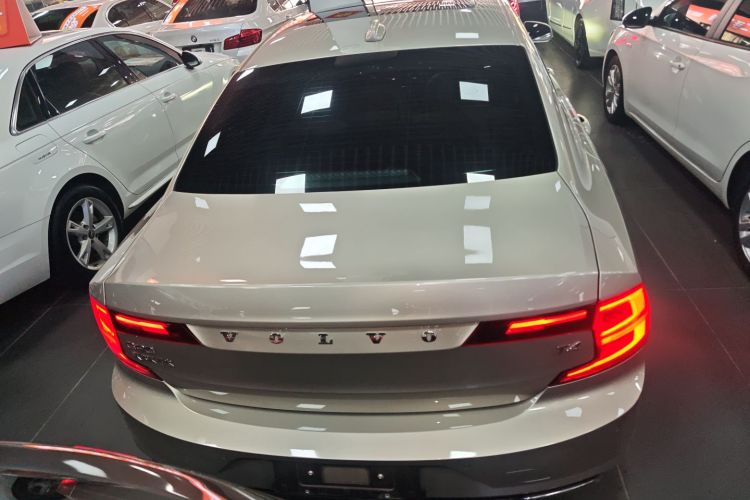 沃尔沃S90 2018款 T4 智远版车身外观6