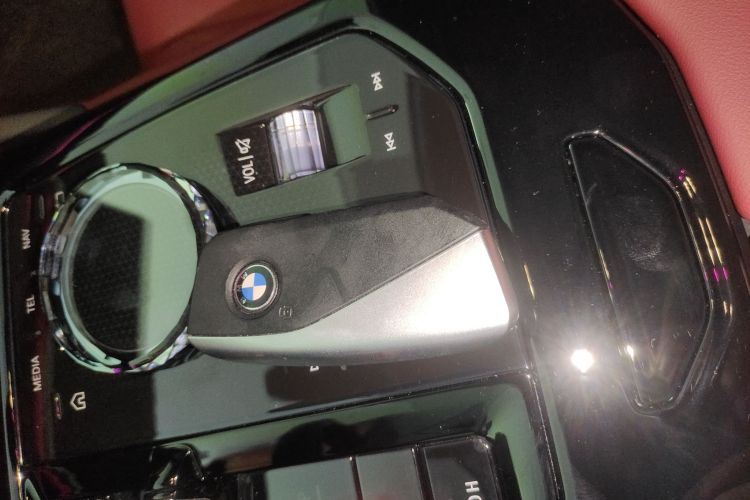 宝马5系 2025款 530Li 尊享型 M运动套装中控内饰11