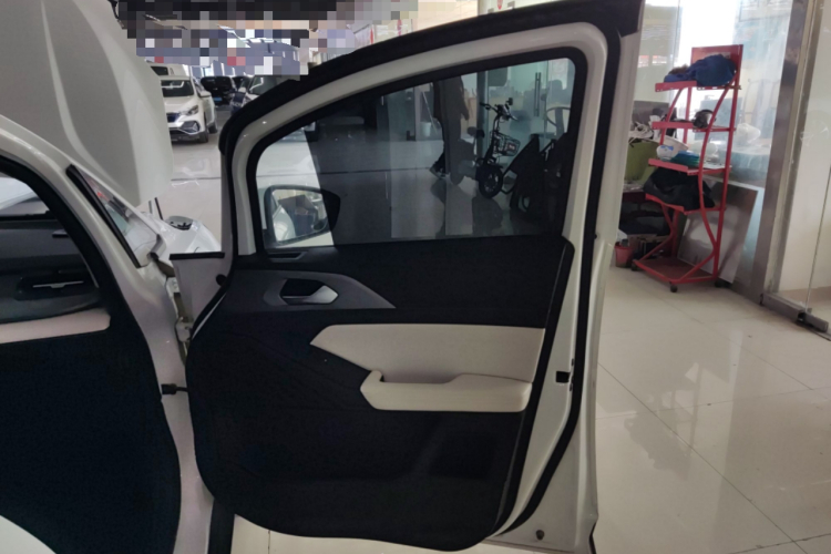 吉利几何E萤火虫 2024款 301km 流光中控内饰7005