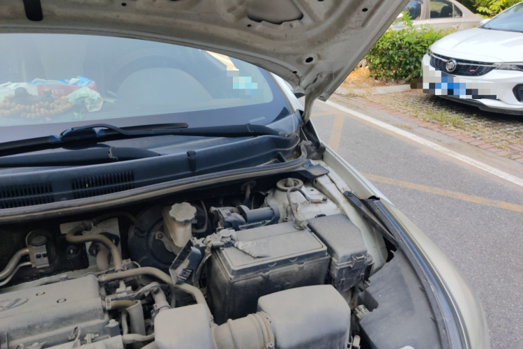 现代 瑞纳 2014款 1.4L 自动智能型GLS局部细节9007