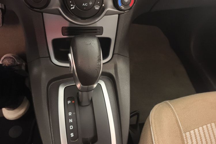 福特 嘉年华 2013款 两厢 1.5L 自动时尚型中控内饰18