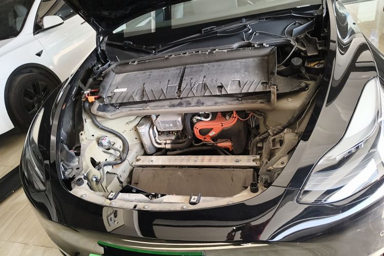 特斯拉 Model Y 2023款 后轮驱动版机舱底盘24