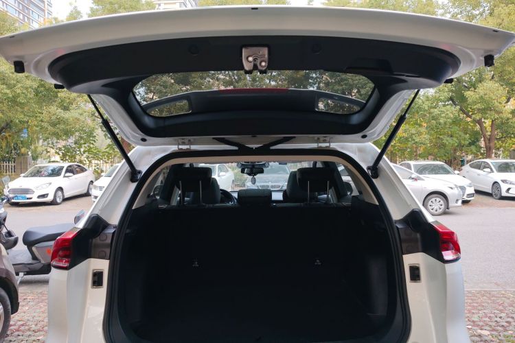 哈弗H6 2021款 国潮版 1.5T 自动冠军版机舱底盘23