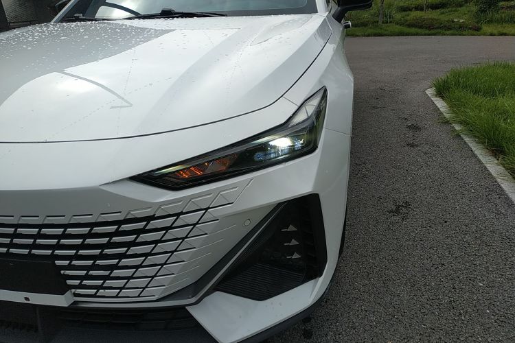 长安UNI-V 2022款 1.5T 尊贵型局部细节36