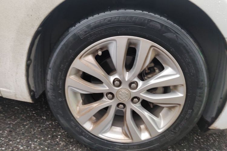 别克 英朗 2021款 典范 1.5L 自动进取型车身外观10