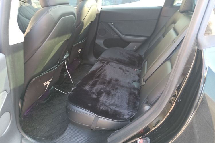 特斯拉 Model Y 2023款 长续航全轮驱动版中控内饰7004