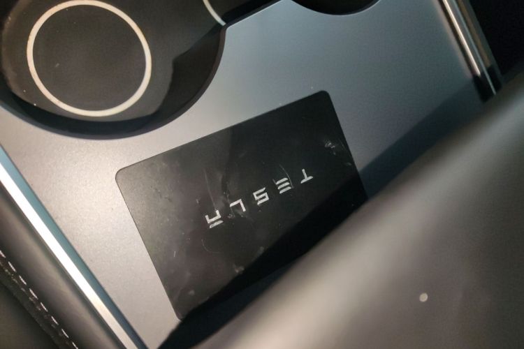 特斯拉 Model Y 2024款 后轮驱动版中控内饰7001