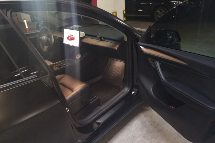 特斯拉 Model Y 2022款 后轮驱动版局部细节9005