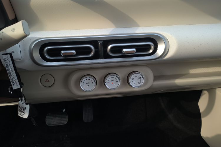 五菱汽车 宏光MINIEV 2024款 第三代 215km 青春版中控内饰16