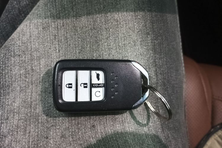 本田UR-V 2017款 370TURBO 两驱尊贵版 国V中控内饰11