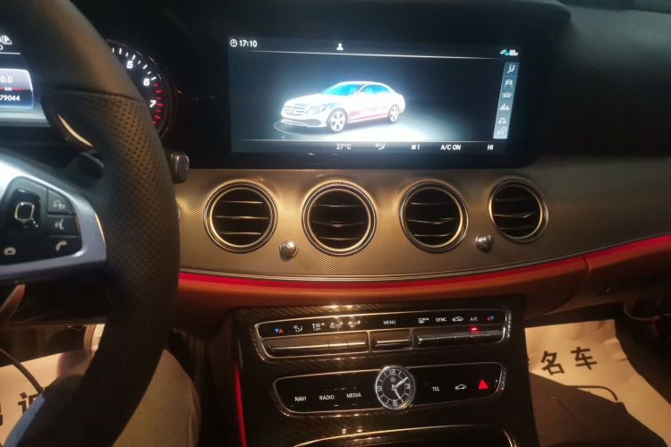 奔驰E级 2017款 E 300 运动型局部细节16
