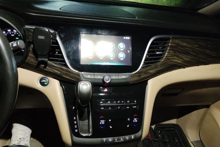 别克GL8 2017款 ES 28T 豪华型 国V中控内饰16