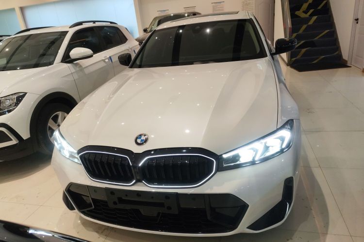 宝马3系 2025款 330Li M运动曜夜套装车身外观2