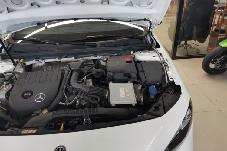 奔驰A级 2020款 改款 A 200 L 运动轿车时尚型机舱底盘26