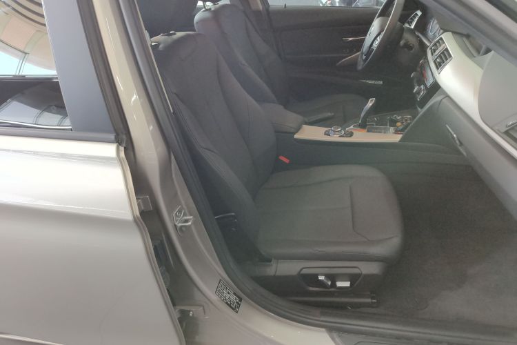 宝马3系 2016款 320i 时尚型局部细节41