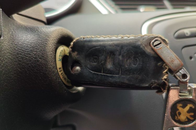 标致308 2014款 乐享版 经典 1.6L 手动优尚型中控内饰11