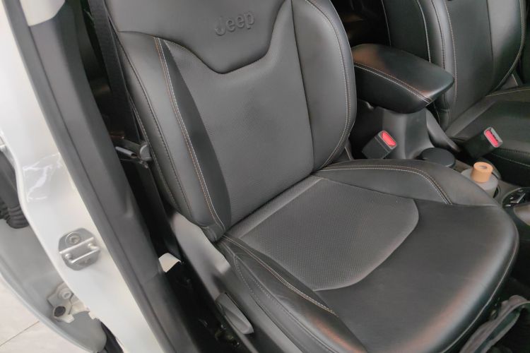 Jeep 指南者 2017款 200T 自动家享版局部细节41