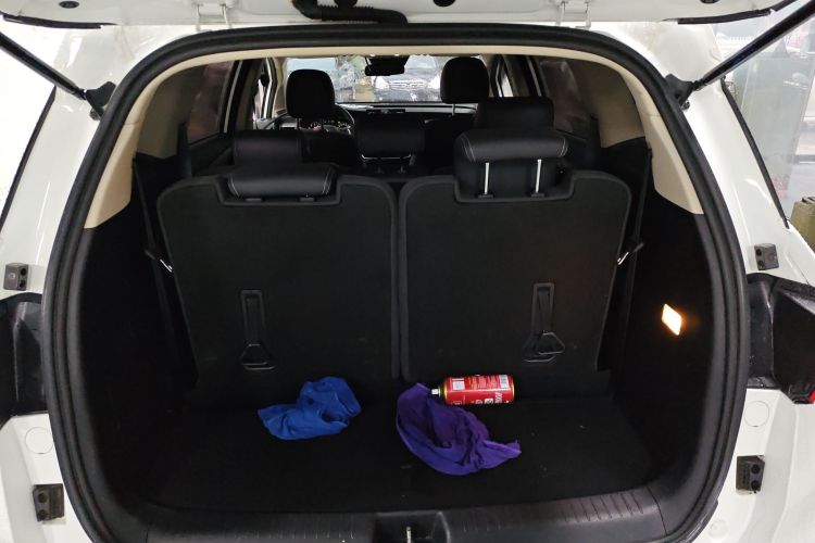 比亚迪 宋MAX 2021款 升级版 1.5T 自动尊贵型 7座机舱底盘23