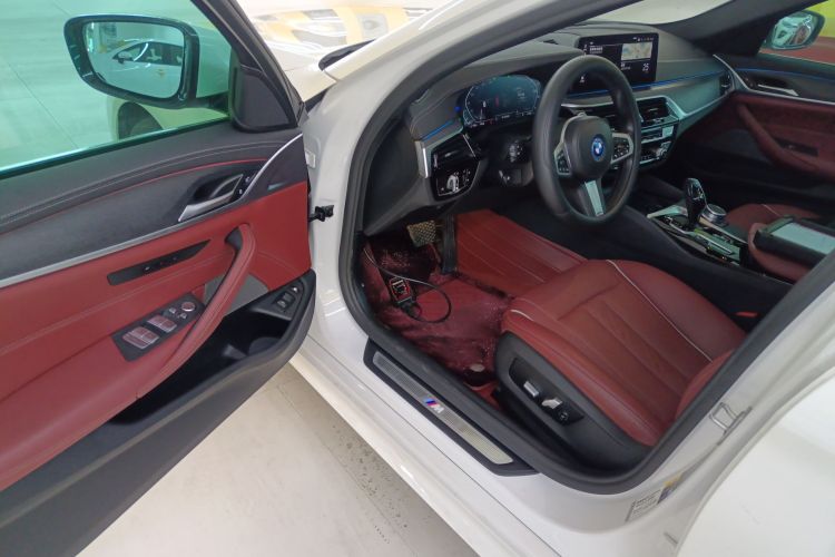 宝马5系新能源 2022款 535Le M运动套装中控内饰7003