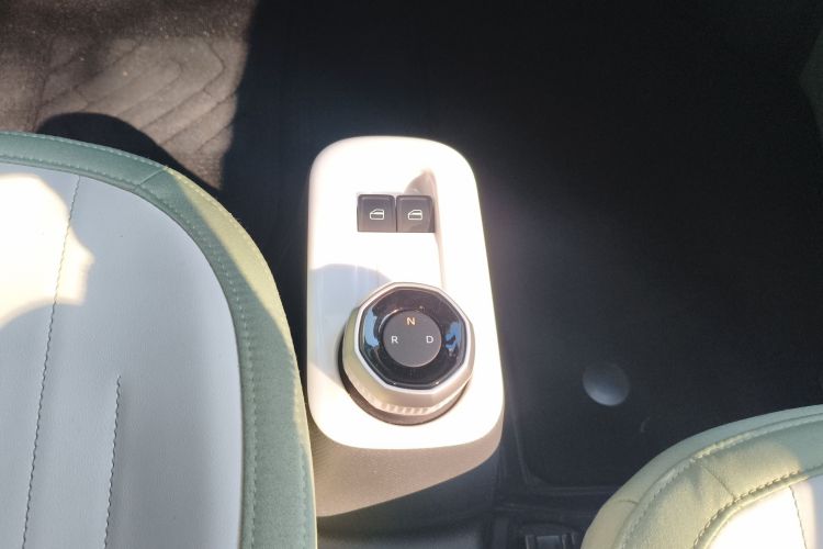 吉利银河 2025款 210km 熊猫骑士中控内饰18