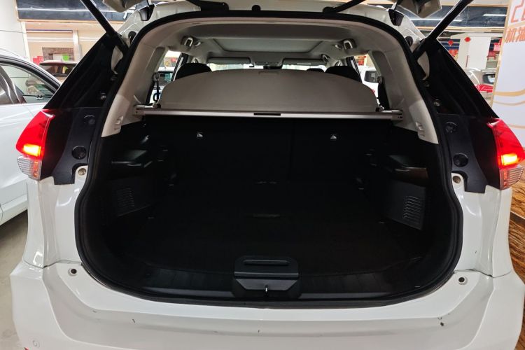 日产 奇骏 2020款  2.5L XL ITS CVT 4WD豪华领航版机舱底盘23