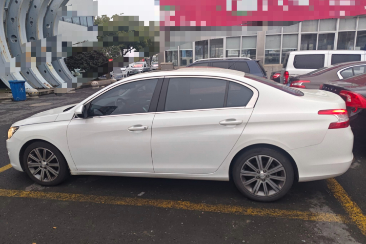 标致408 2014款 1.8L 自动豪华版车身外观4