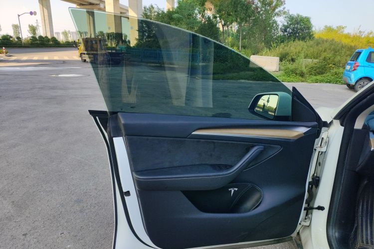 特斯拉 Model Y 2022款 后轮驱动版中控内饰7007