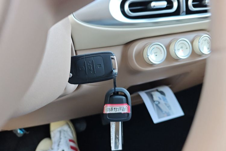 五菱汽车 宏光MINIEV 2025款 四门版 进阶款中控内饰7001