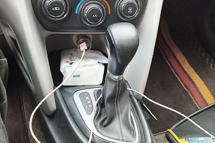 菲亚特 致悦 2014款 1.4T 自动时尚版中控内饰18