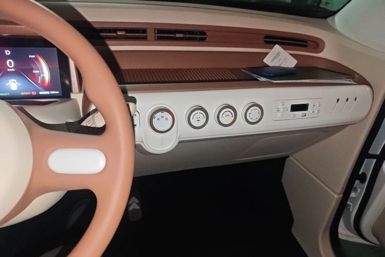 奔腾小马 2026款 222km 炫彩马中控内饰16