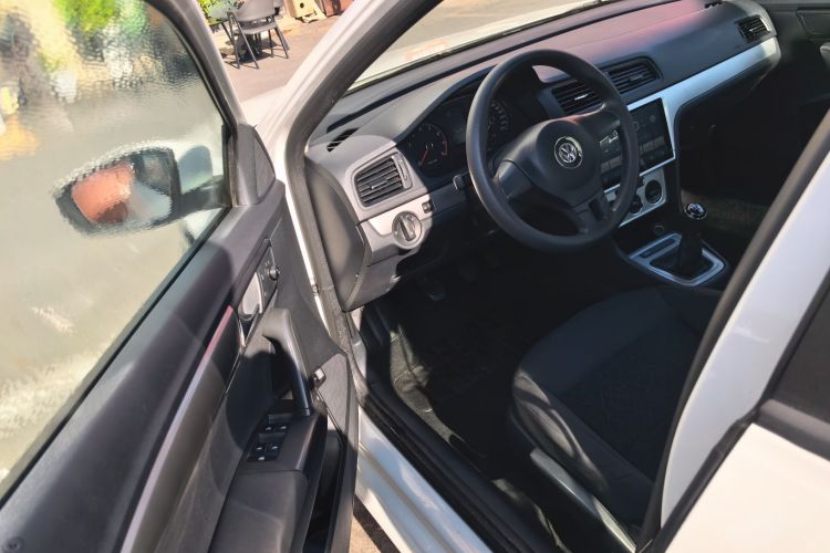 大众 朗逸 2013款 改款经典 1.6L 手动风尚版中控内饰20