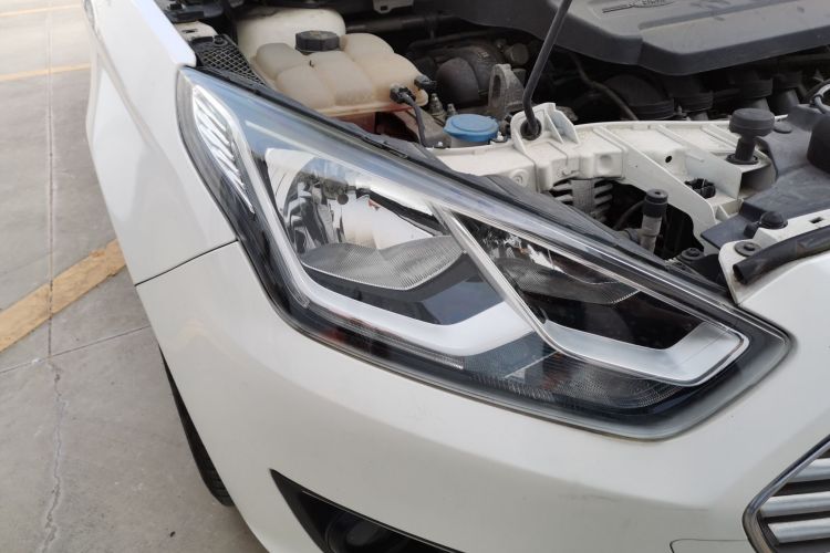 福特 福睿斯 2015款 1.5L 自动时尚型车身外观8