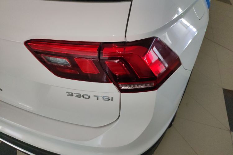 大众 途观L 2022款 330TSI 自动两驱舒享版车身外观9