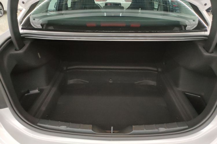 宝马1系 2022款 125i M运动曜夜版机舱底盘23