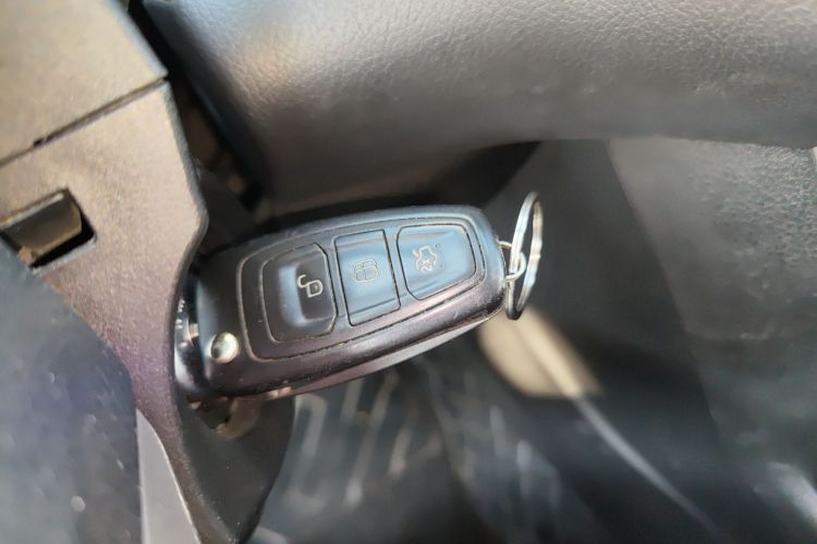 福特 福克斯 2012款 两厢 1.6L 自动风尚型中控内饰11