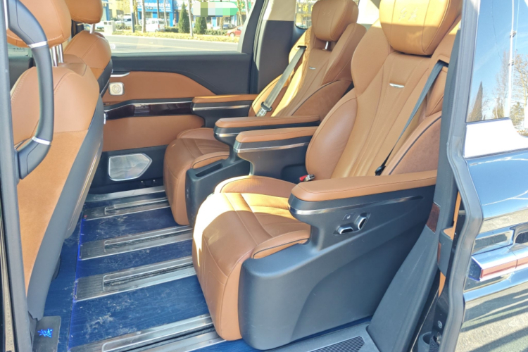 红旗HQ9 2023款 2.0T 智联旗享版中控内饰7004